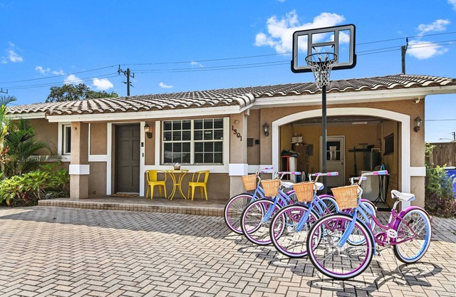 Heated Pool w/Yard Games 3BD Deerfield Beach