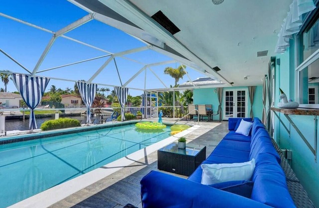 Heated Pool~Waterfront 4BD Villa~Deck~BBQ