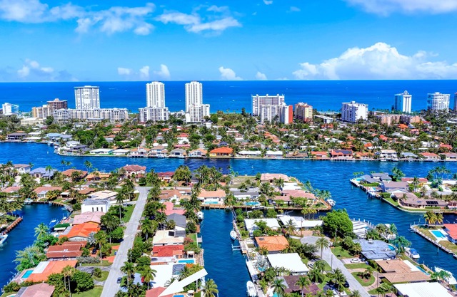 Heated Pool! Waterfront+1 Mile To Beach and shops!