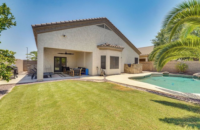 Heated Pool & Yard: Gilbert Getaway!