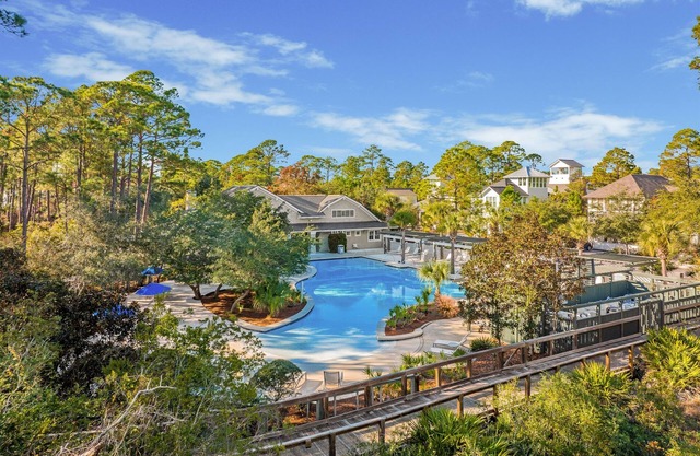 Heated Resort Pool~Private Beach Access~Golf Cart