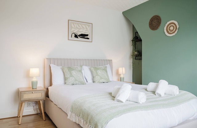 Heaton House: parkside charm and city comfort