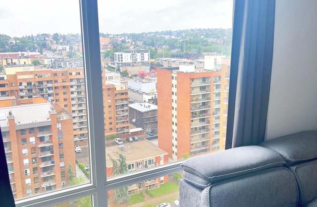 Heaven On Earth, The Condo! Near Calgary Stampede | Free Parking
