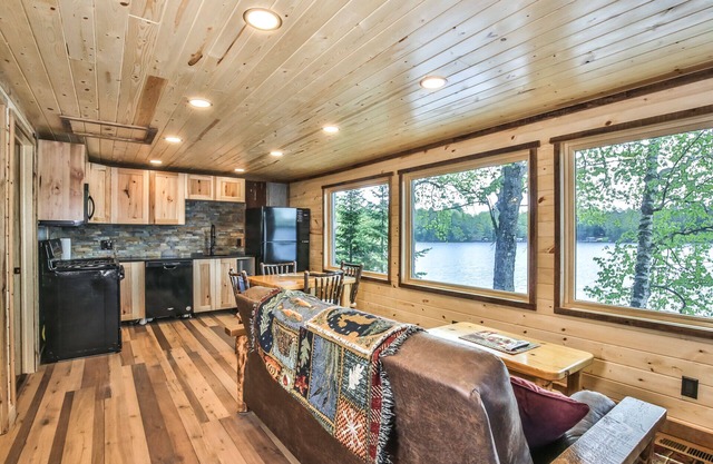 Heavenly lakeside cottage with fireplace, personal dock, and sandy beach!