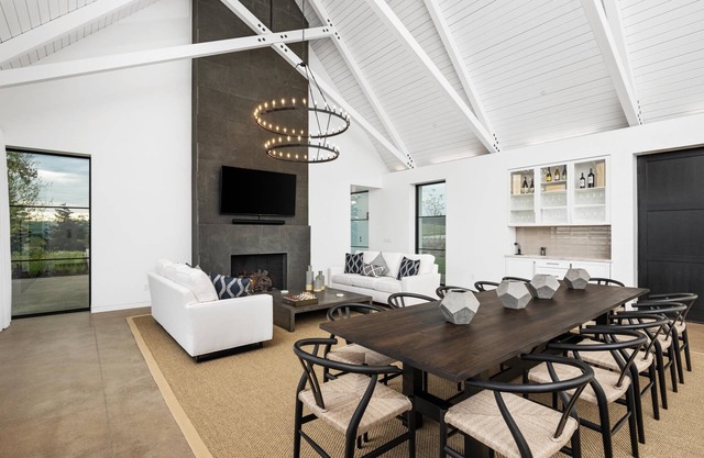 Heavenly Vineyard Experience, Phenomenal Views, Pool & Hot tub, Indoor/Outdoor Living on 80 Acres