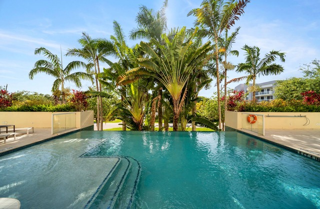 Hemingway Coast to CoastnIntracoastal Water View! 2 blocks to Beach &Pickleball