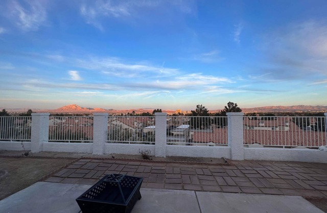 Henderson cozy home with skyline view