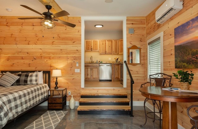 Hendo Condo on the Ecusta Trail, pet friendly