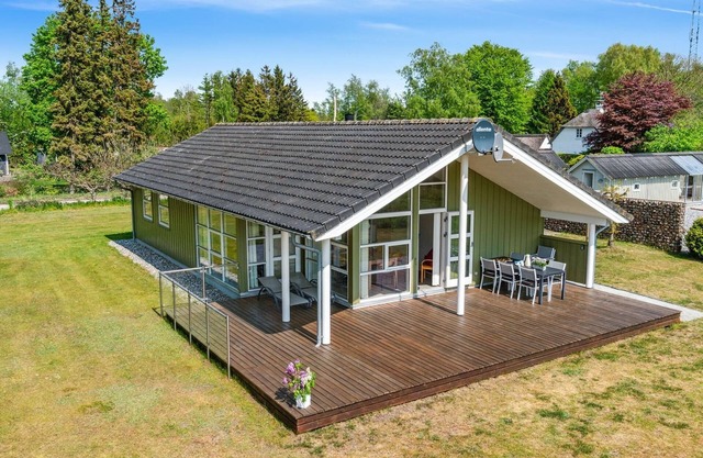 "Henninge" - 300m from the sea by Interhome