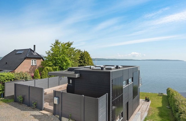 "Herewardus" - 10m to the fjord by Interhome