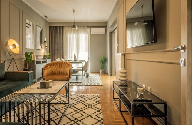 Hermes Apartment on Aristotelous Square | Midas Home Project