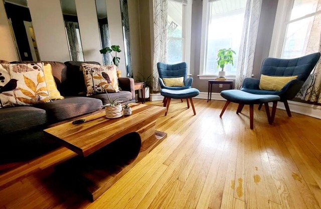 Hermosa House apartment - Peaceful Quiet 3BR, Free Street Parking, Solar Powered, by Logan Square
