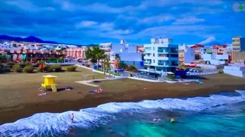 Hermoso edificio Frente al mar con gran terraza y hermosas vistas