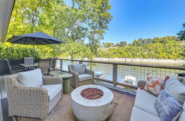 Herrington Lake Retreat w/ Dock, 1 Mi to Marina!