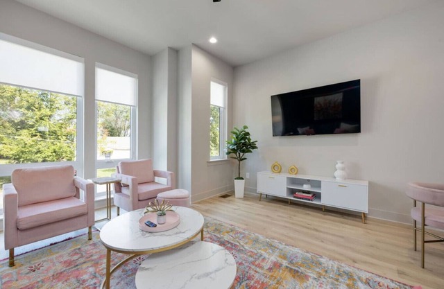 Hey, Nashville! & Dolly & Denim - Dual Townhomes