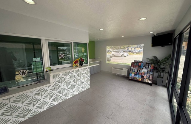 Hi-Way Host Motel