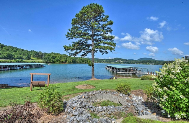 Hiawassee Haven on Lake Chatuge w/Boat Slip!