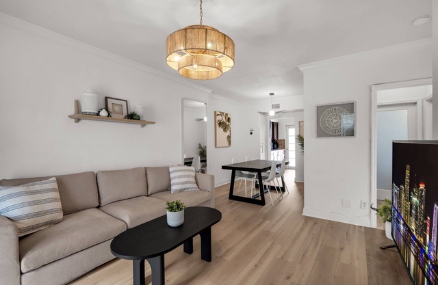 HIBISCUS Suite 2BD/1BA Steps to Lincoln Road South Beach
