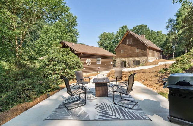 Hickory Hideaway: Forest-View Haven w/Fire Pit!