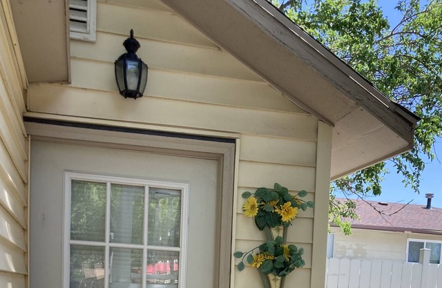 Hidden Gem! 1-bedroom studio, WIFI and Parking.