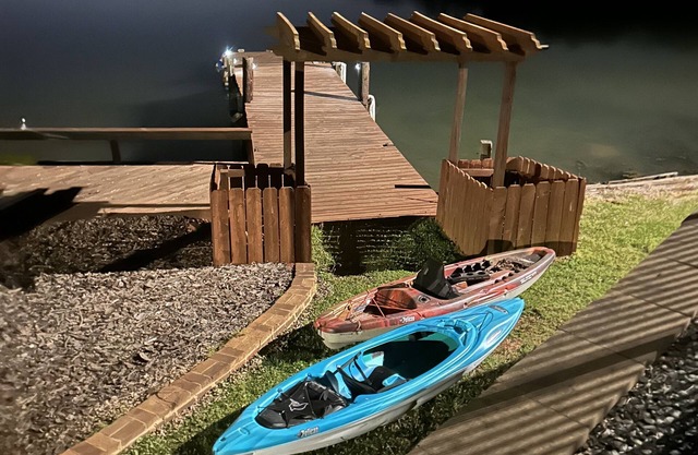 Hidden Gem Lake Retreat! Live and breath your best life for a few days!