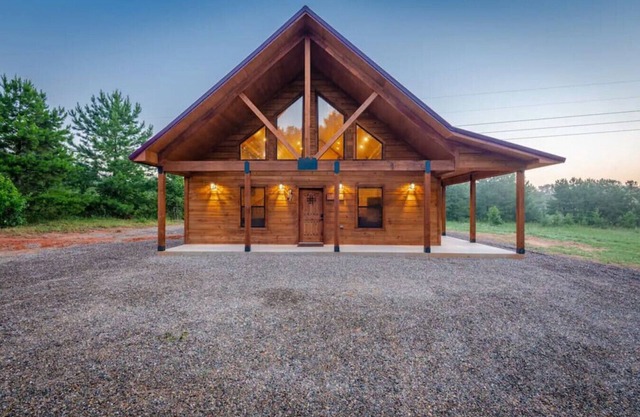 Hidden Gem! Lux Master+Loft, Hot Tub, Fireplace, Arcade