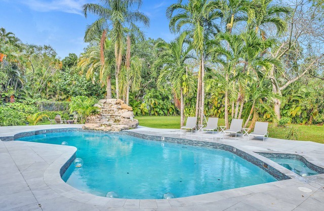 Hidden Getaway Pool Home on 1.5 acres near all. Sleeps 17. Pool, ping pong etc.