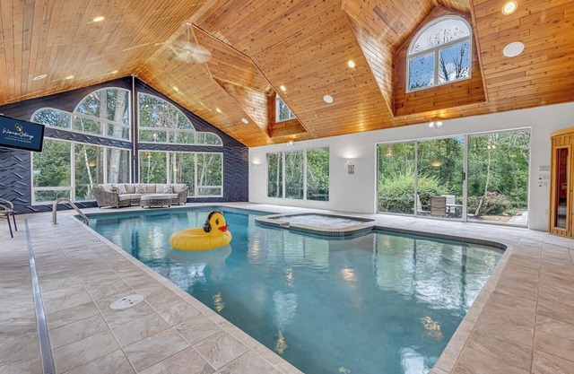 Hidden Hills Estate - Indoor Pool, Privacy, LUX