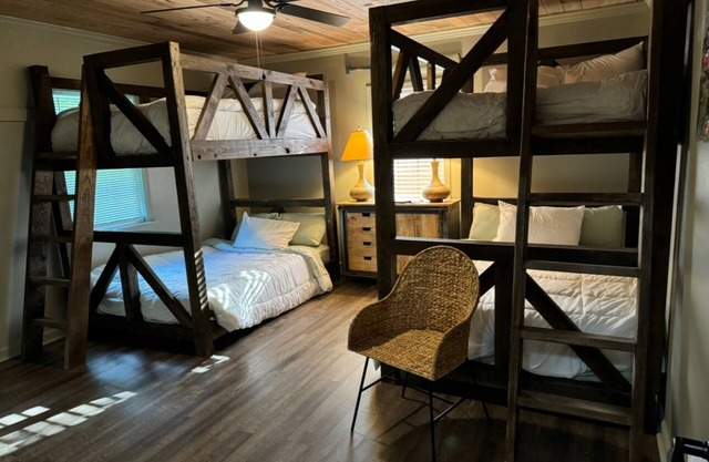 Hideaway house! So cute! - Pet friendly!
