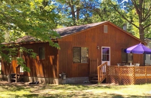 Higgins Lake Rustic Cabin near Kelly Beach