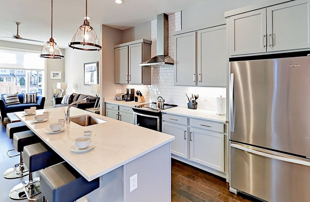 High-End 12 South Townhouse w/ Rooftop Deck – Near Downtown