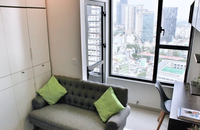 High floor Cozy Studio near Center