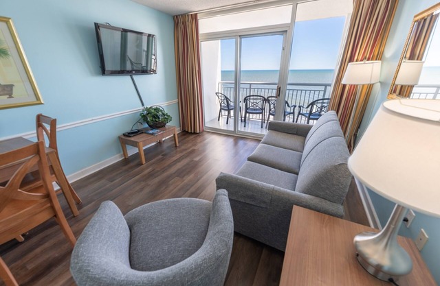 High Floor, Direct Oceanfront Views|Camelot Resort