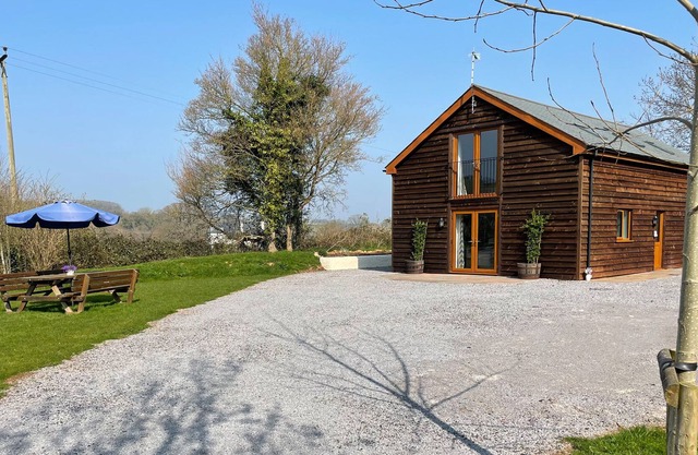 HIGH LODGE, pet friendly, with a garden in Washford