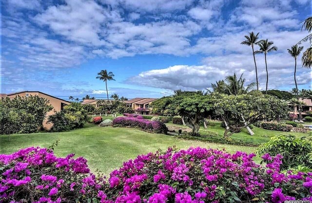 High on a hill overlooking Ekahi with Great Ocean Views!nSpecial Low Fall Rates!