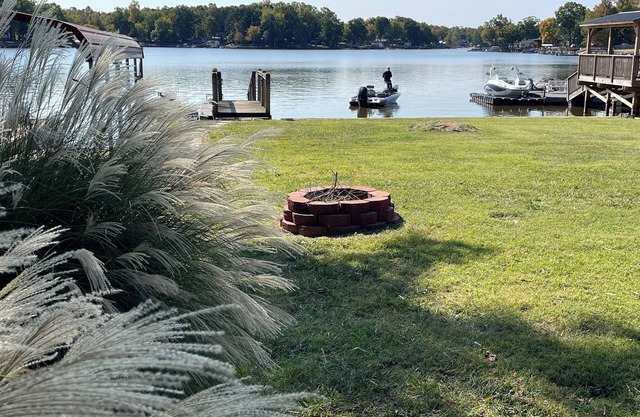 High Rock Lake Cozy Lakefront Cottage - 3 Bedroom/2 Baths