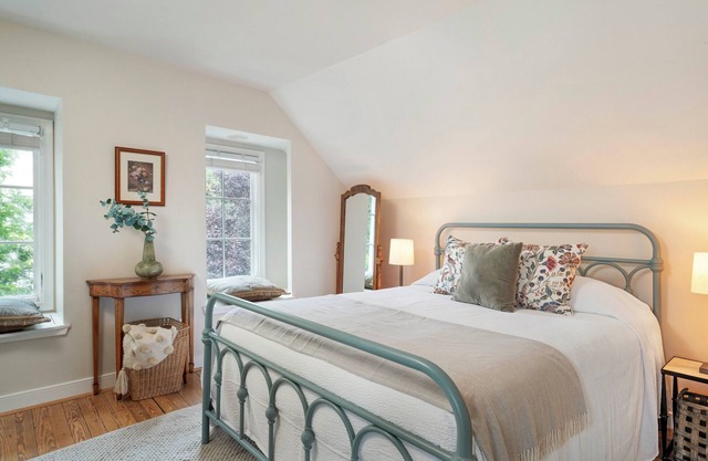 High Street Inn Ridge Room | 1 Bed, 1 Bath