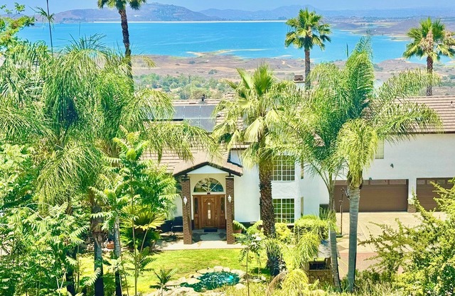 Highest reviewed property in the area - best view of your life!