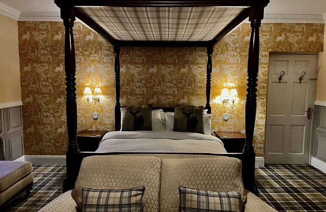 Highland Bear Lodge & Luxury Bear Huts
