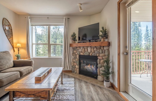 Highly sought after Top Floor Corner Creekside Condo - Pet Friendly!