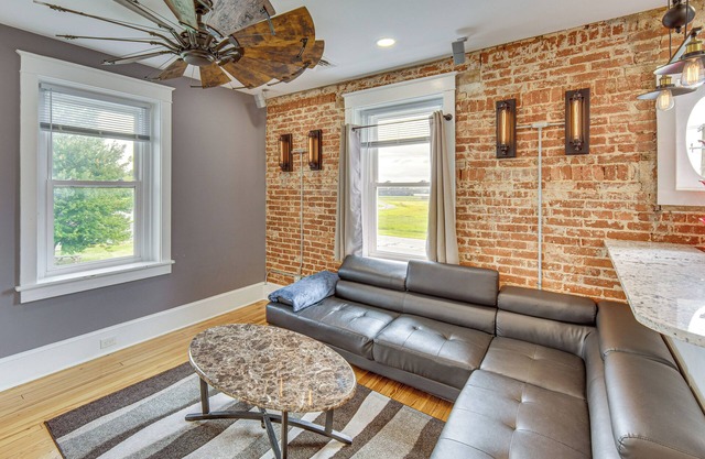 Hike, Shop & Explore: Home 1 Mi to Dtwn Lancaster!