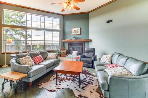 Hiking Nearby! Mountain-View Home Outside ABQ