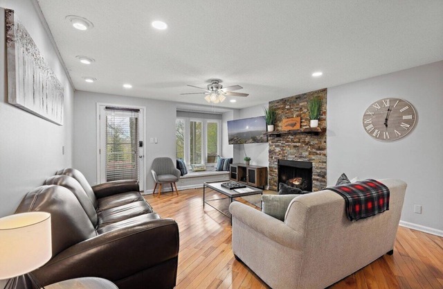 Hiking Trails, King Bed, View, Recently Renovated
