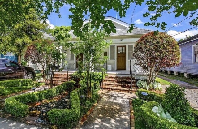 "Hillary Gardens" Hip Uptown/University Area Owner on Premises