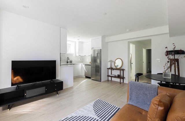 Hills House | 15 Min to YVR & Downtown Vancouver