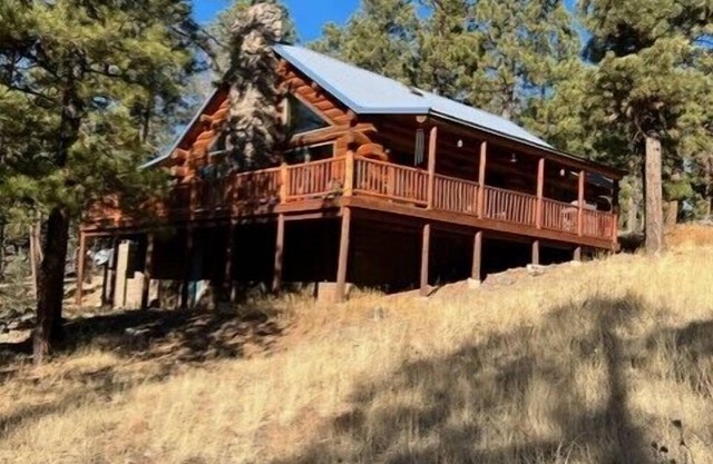 Hillside Rustic Retreat