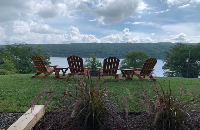 Hilltop Cottage with Stunning Lake Views