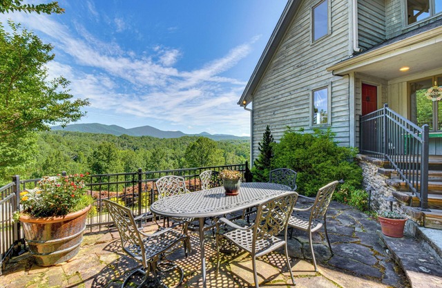 Hilltop Home w/Panoramic Forest & Mountain Views!