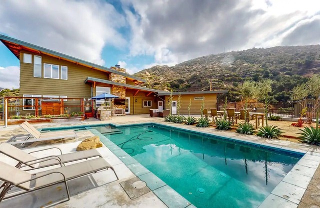 Hilltop Santa Susana House with Pool, Spa, BBQ, Pool Table, Fire Pit