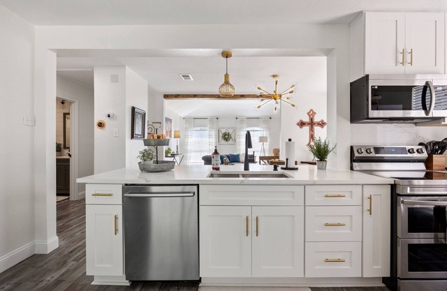 Hilltop Texan- Texas Farmhouse Cottage in the heart of DFW